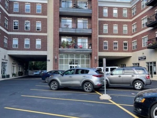 10 N Lake Street , Unit 310, Grayslake, IL 60030