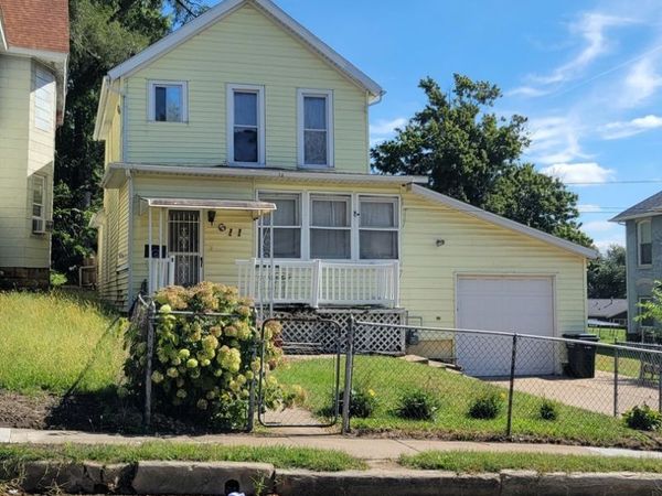 611 Farnam Street , Davenport, IA 50803