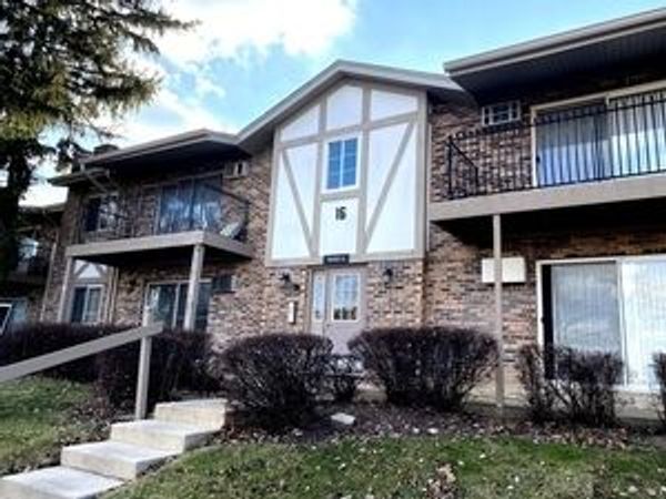 16w525 Lake Drive , Unit 104, Willowbrook, IL 60527