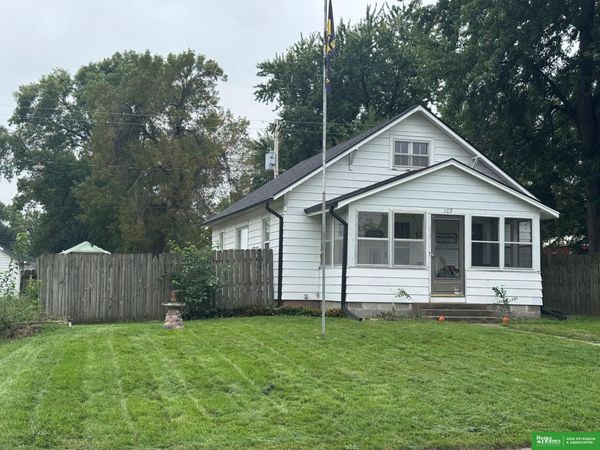 107 W Locust Street, Nickerson, NE 68044