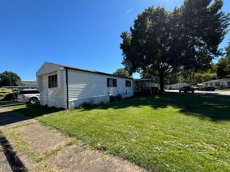 416 Sailfish Lane SE, New Philadelphia, OH 44663 Photo 3
