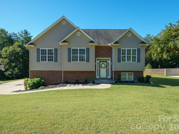 9530 Driftwood Court, Hickory, NC 28601