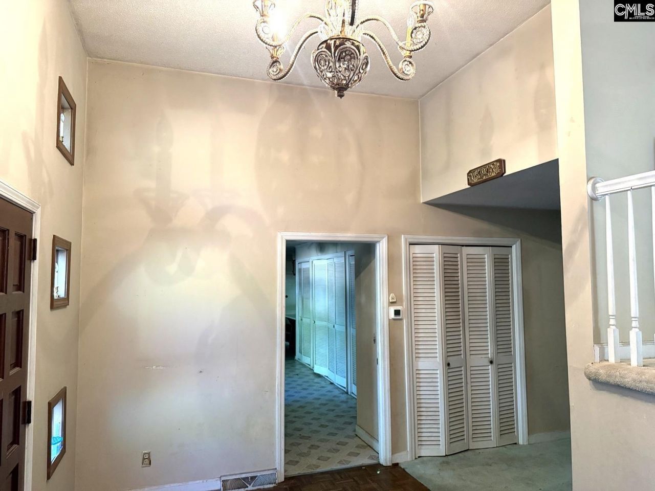 345 Marion Street Photo 4
