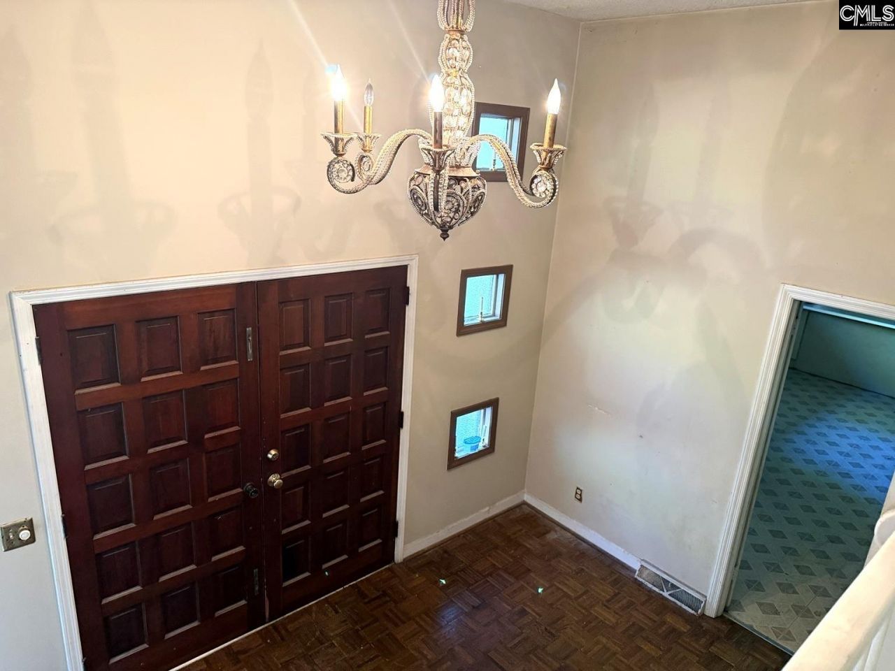 345 Marion Street Photo 8