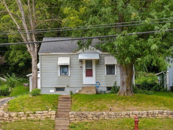835 Sinsinawa Avenue, East Dubuque, IL 61025