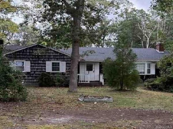 151 Pauls Path, Coram, NY 11727