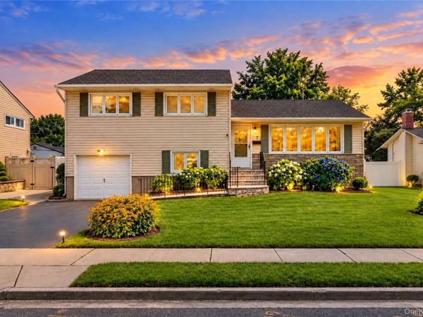 7 Primrose Avenue , Hicksville, NY 11801