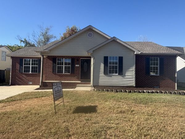 1940 Waterford Dr, Old Hickory, TN 37138