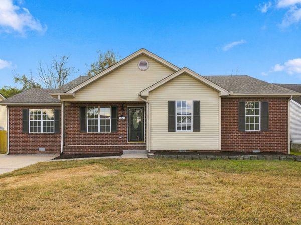 1940 Waterford Dr, Old Hickory, TN 37138