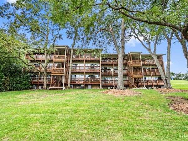 5803 Oakwood Drive , Unit 2D, Lisle, IL 60532