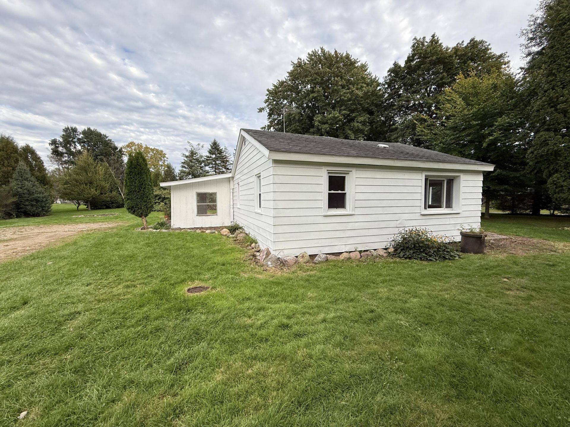 305 E Elizabeth Street, Albion, MI 49224 Main Photo
