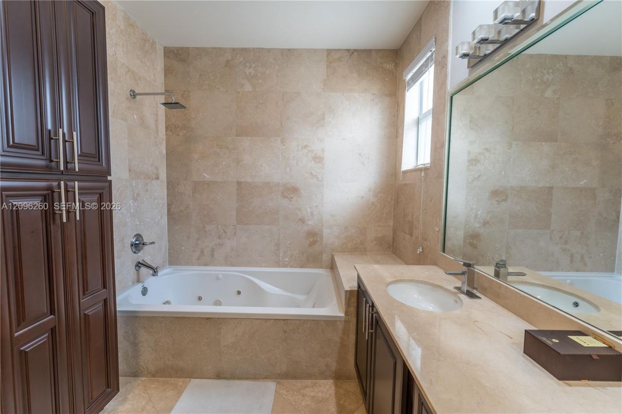 11530 NW 82nd Ter , Doral, FL 33178 Photo