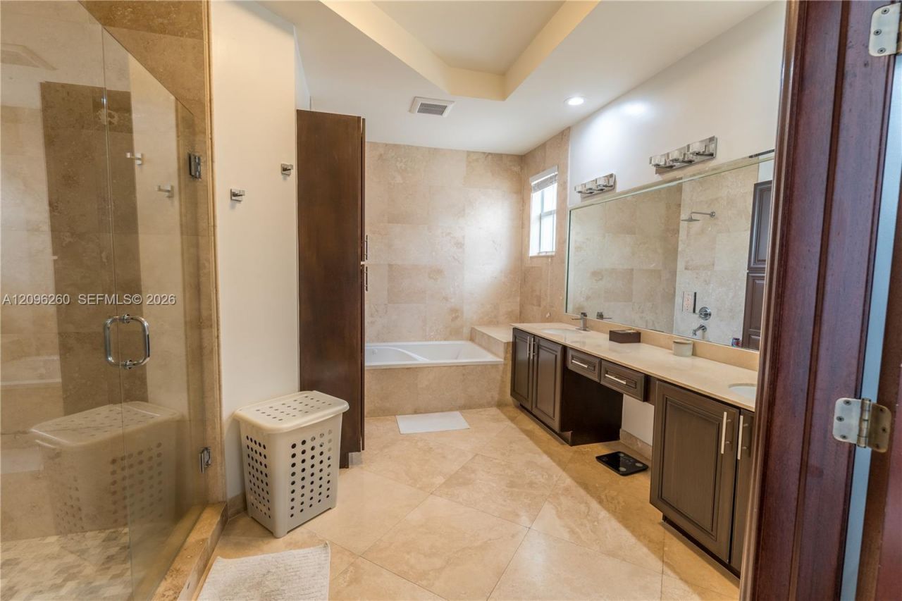 11530 NW 82nd Ter , Doral, FL 33178 Photo