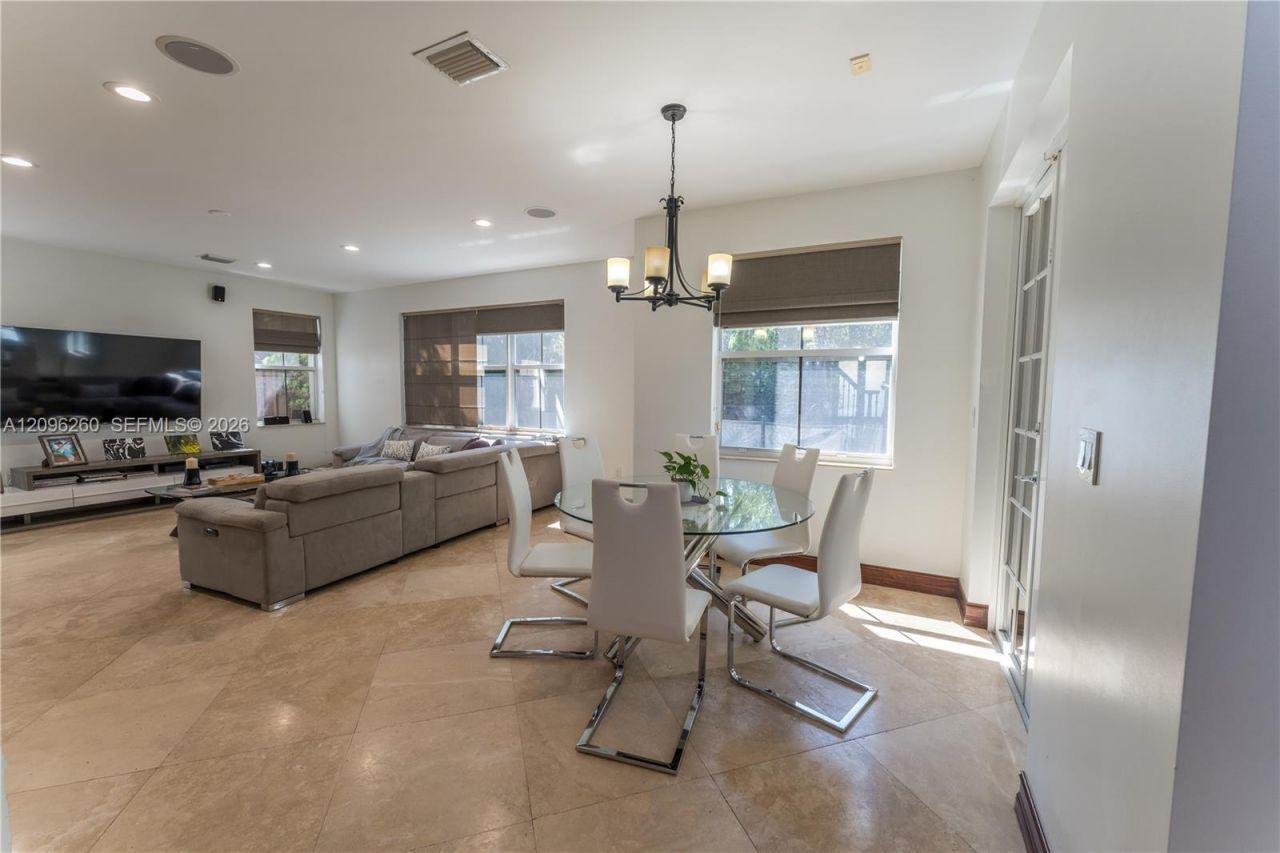 11530 NW 82nd Ter , Doral, FL 33178 Photo