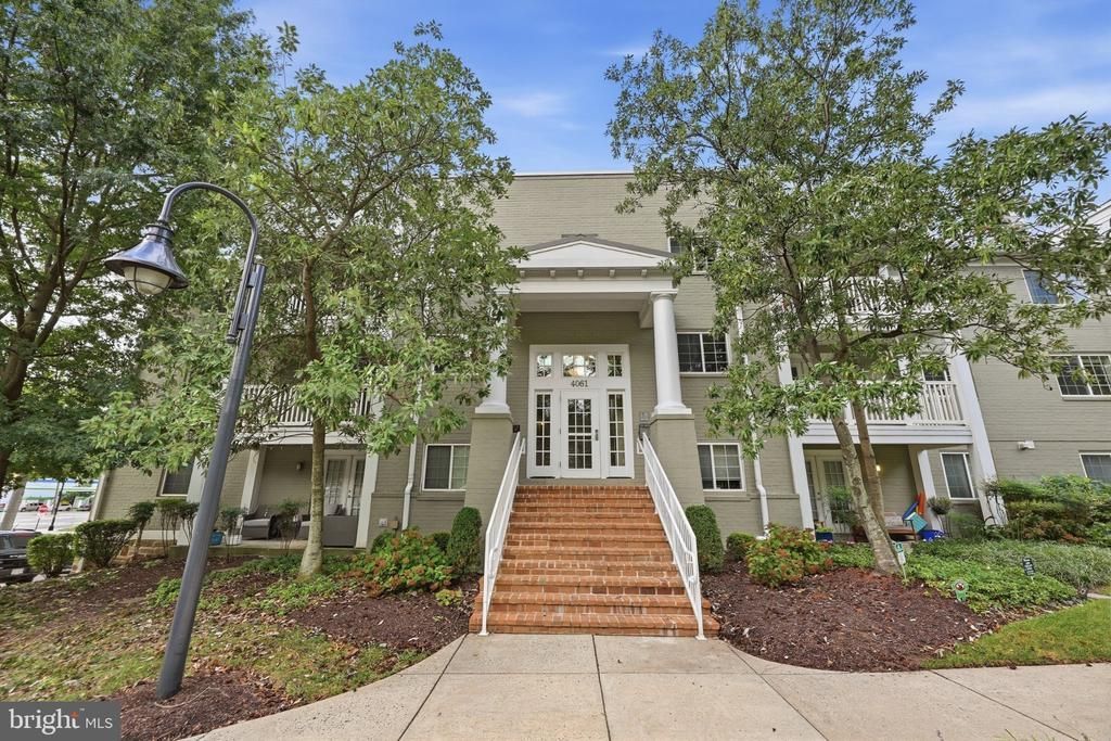 4061 S Four Mile Run Drive, Unit 301, Arlington, VA 22204 Main Photo