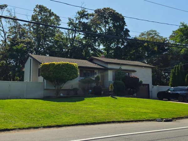 1420 August Road , North Babylon, NY 11703