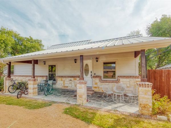 411 S Prairie Street, Pilot Point, TX 76258