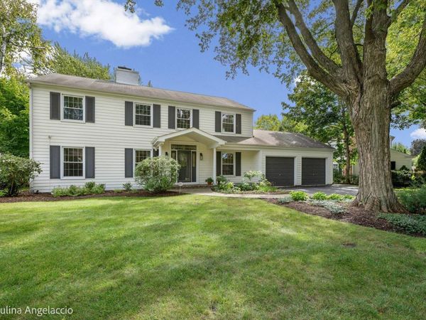 743 S Country Drive , Barrington, IL 60010
