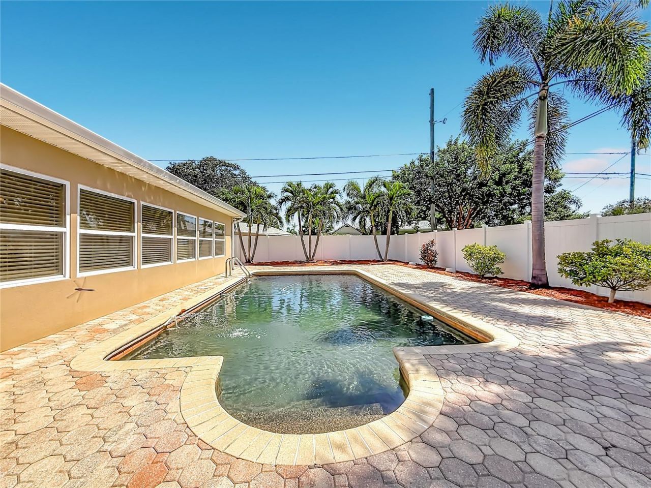 6414 24th Avenue N, Saint Petersburg, FL 33710 Photo