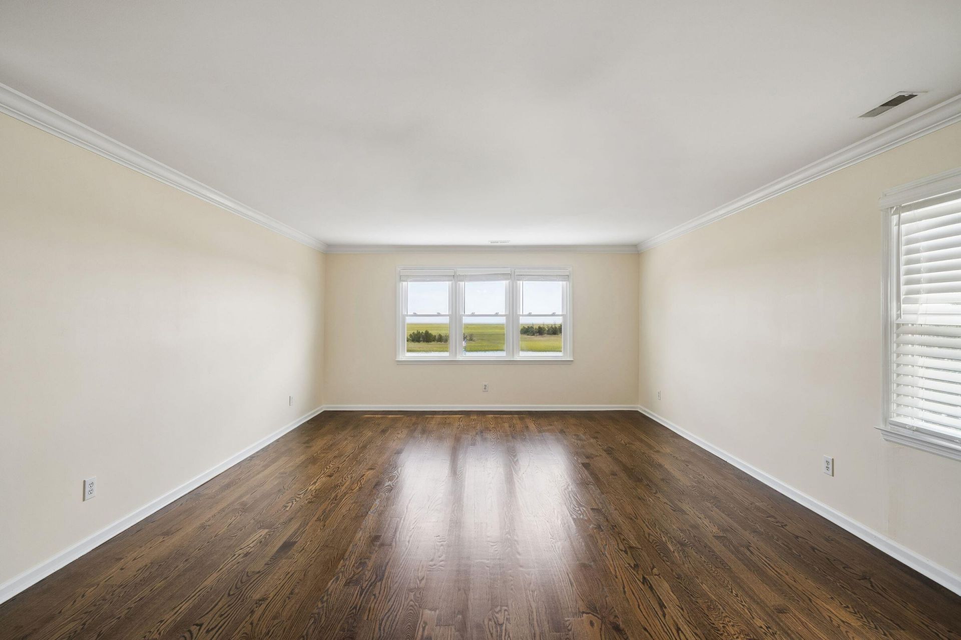 925 Shellmore Lane Photo 35