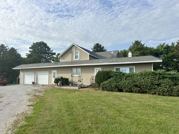 27256 N 2850 East Road , Chenoa, IL 61726