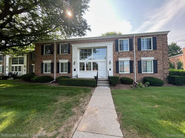 683 E Fox Hills Drive , Unit 68, Bloomfield Hills, Mi 48304