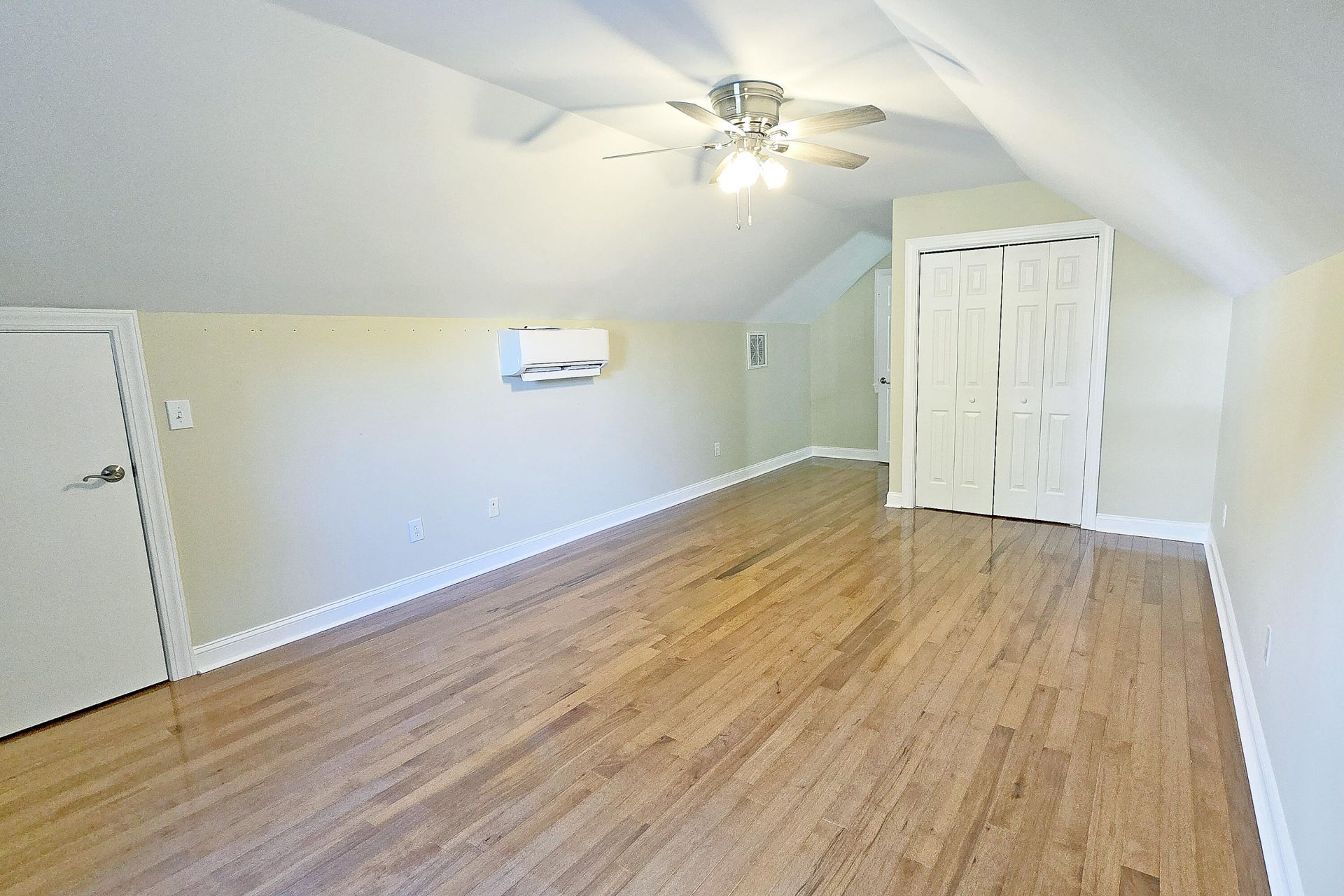 5444 Clairmont Lane Photo 36