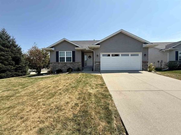 1864 Mackinaw Dr, Iowa City, IA 52245