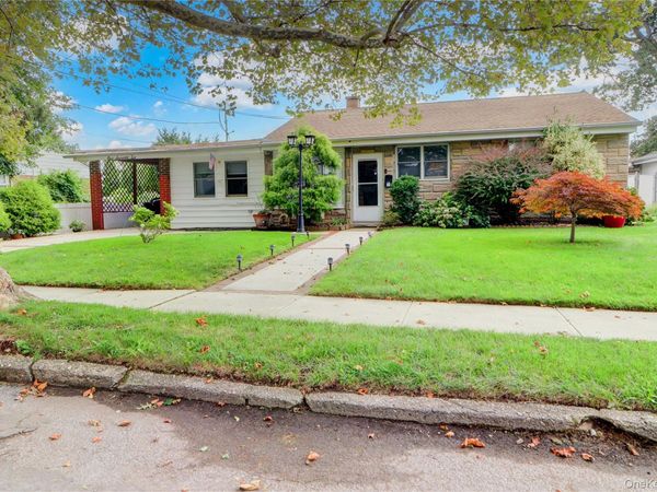 176 Tottenham Road, Lynbrook, NY 11563