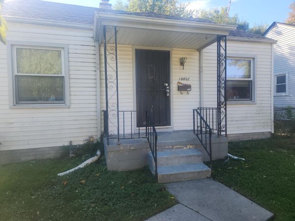 18802 Woodcrest Street, Harper Woods, MI 48225