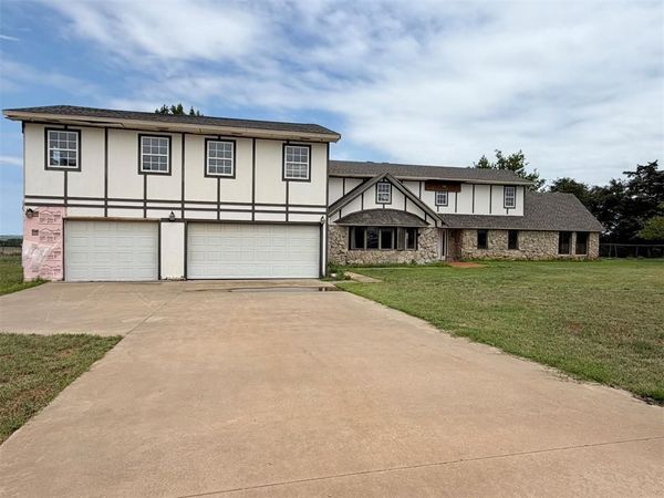 5885 S Canadian Road, Hinton, OK 73047