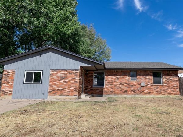 304 Jarman Circle, McLoud, OK 74851