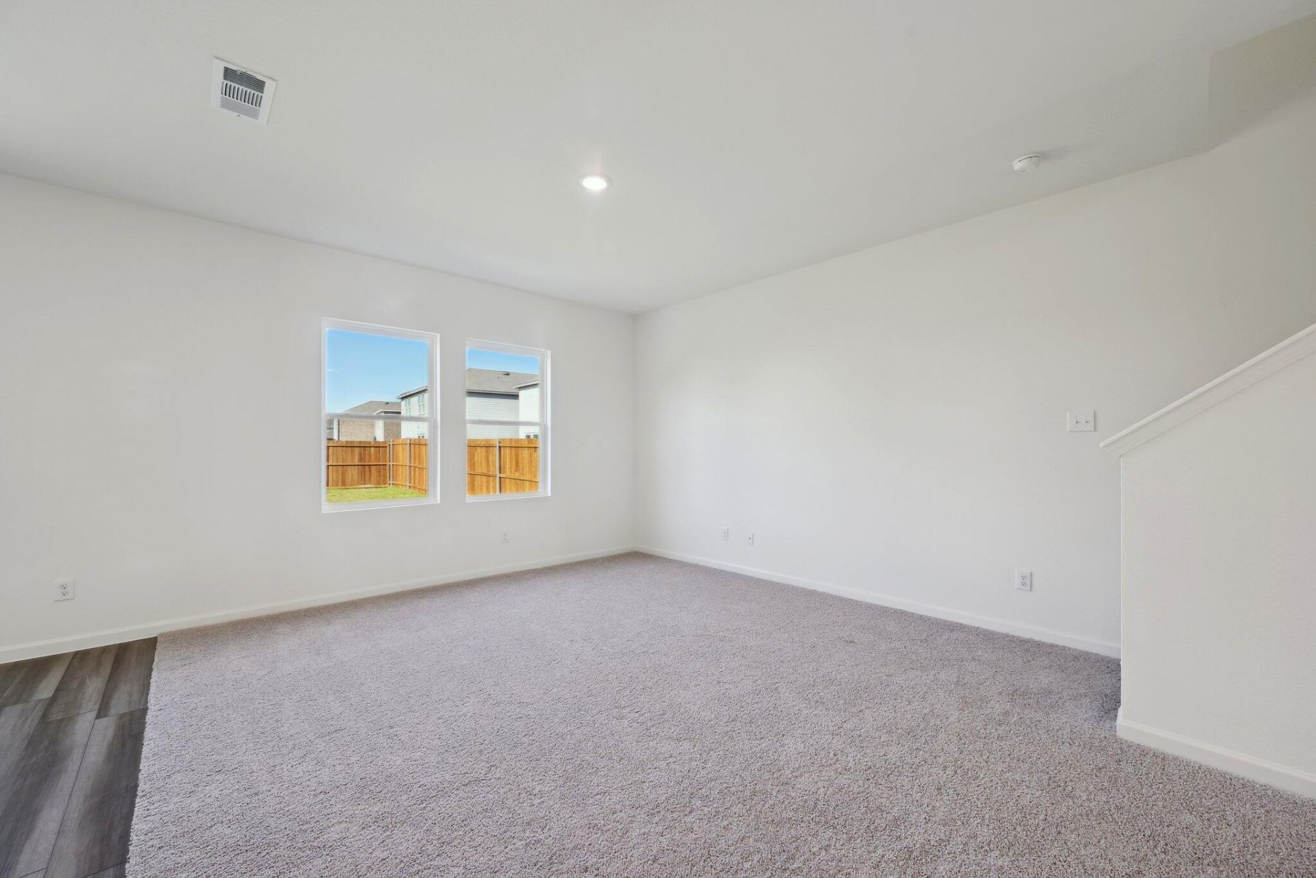 5373 Twisting Lane Way Photo 4