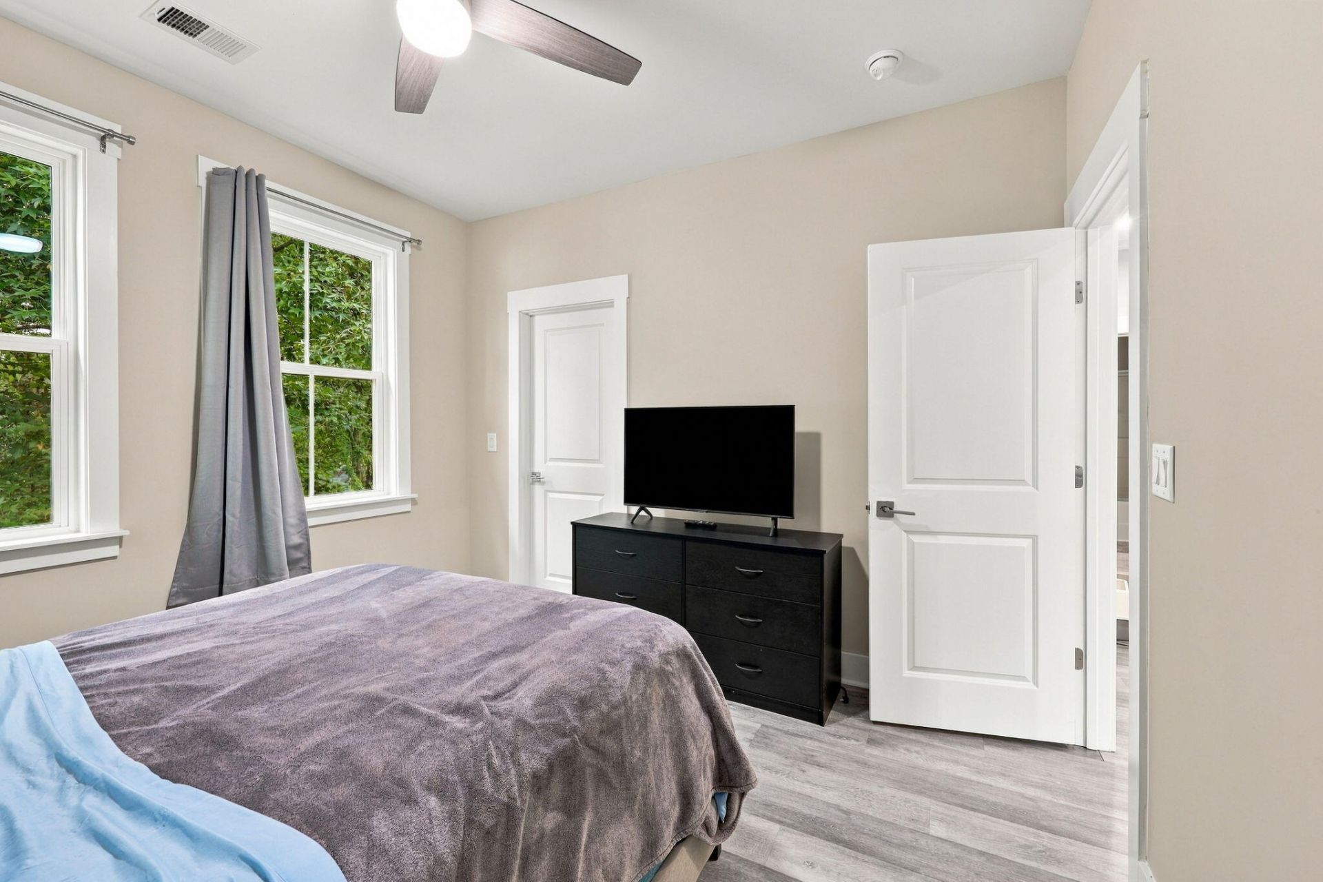 5484 Califf Road Photo 15