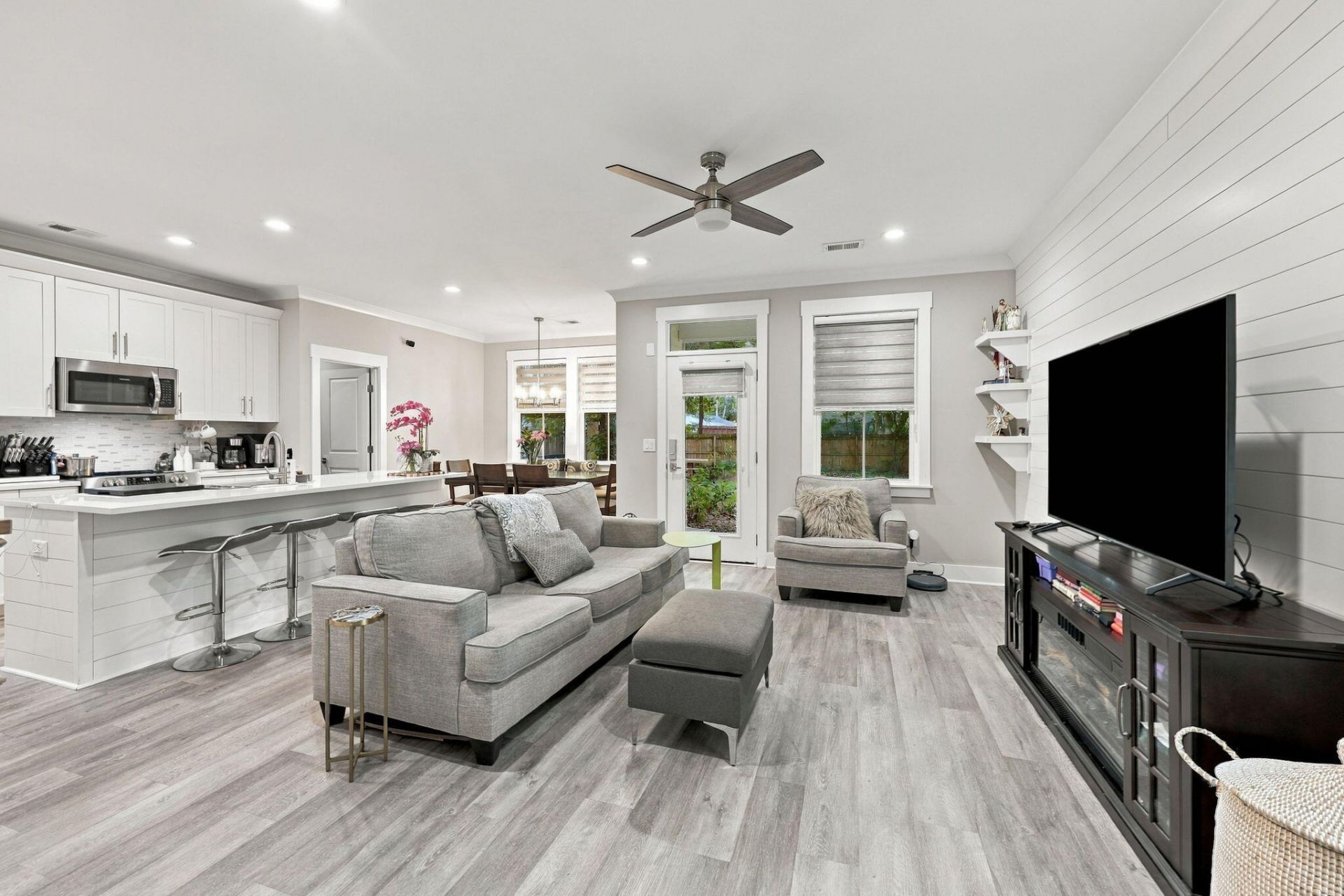5484 Califf Road Photo 4