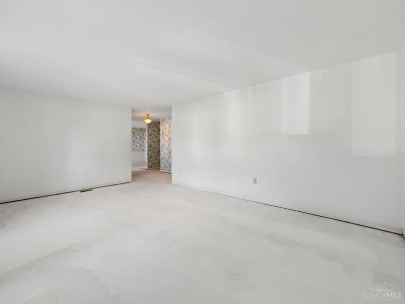 5341 Highmeadow Lane, Harrison Township, OH 45415 Photo 7