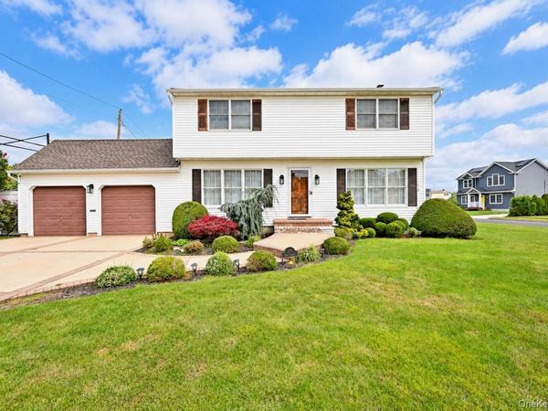 371 N Iowa Avenue , Massapequa, NY 11758