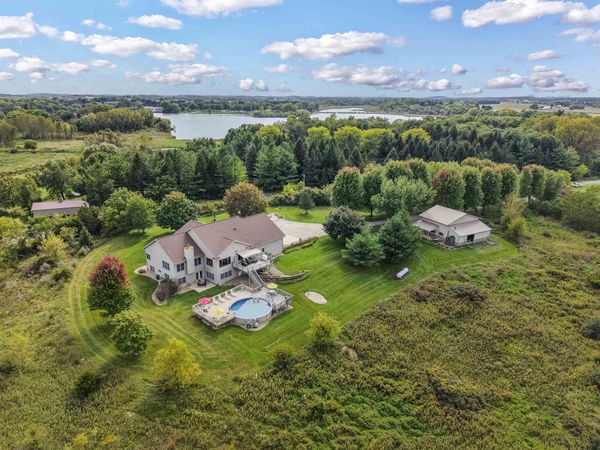 852 Canal Road, Marshall, WI 53559
