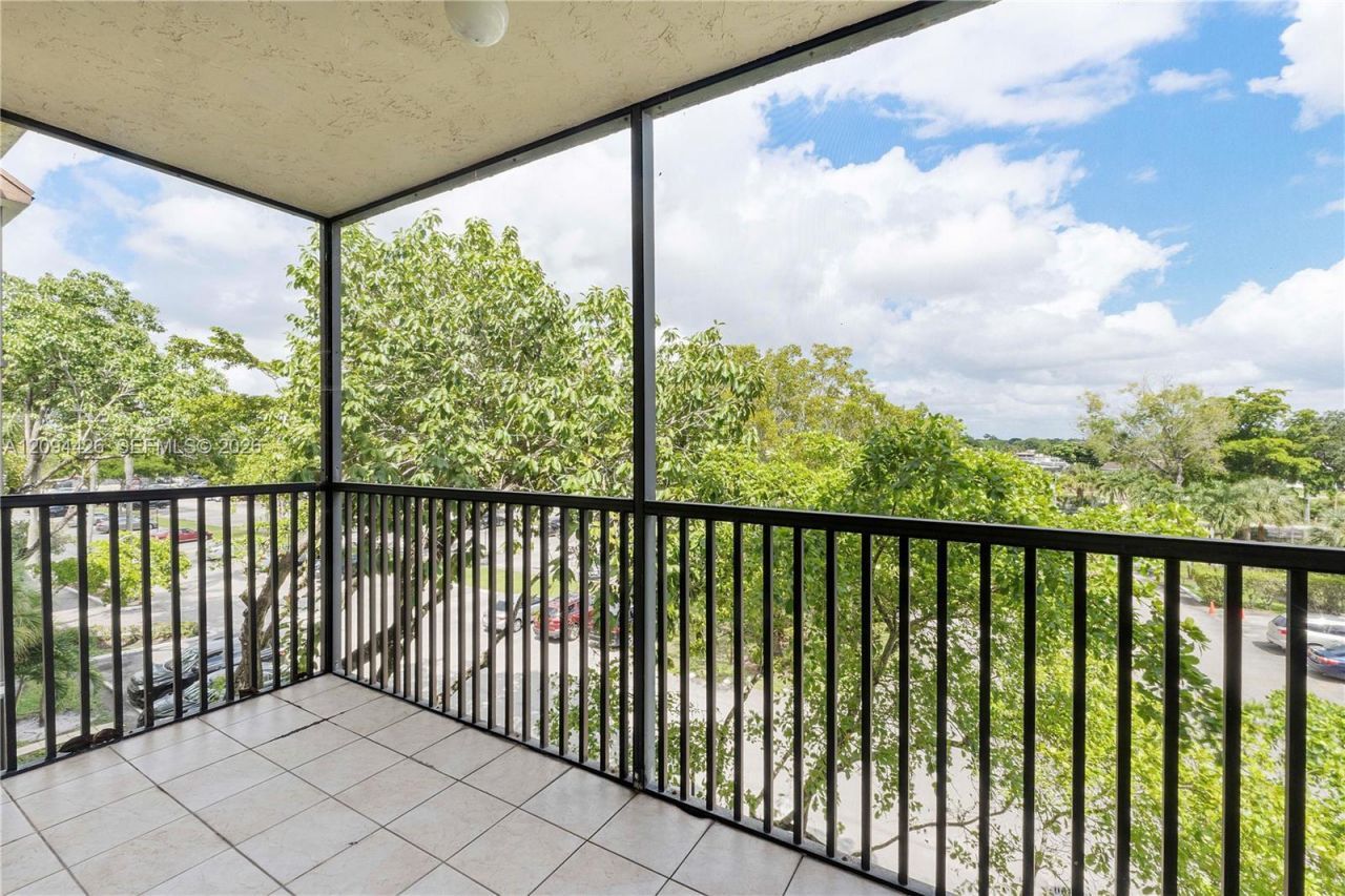 5550 NW 44th St , Unit 417B, Lauderhill, FL 33319 Photo