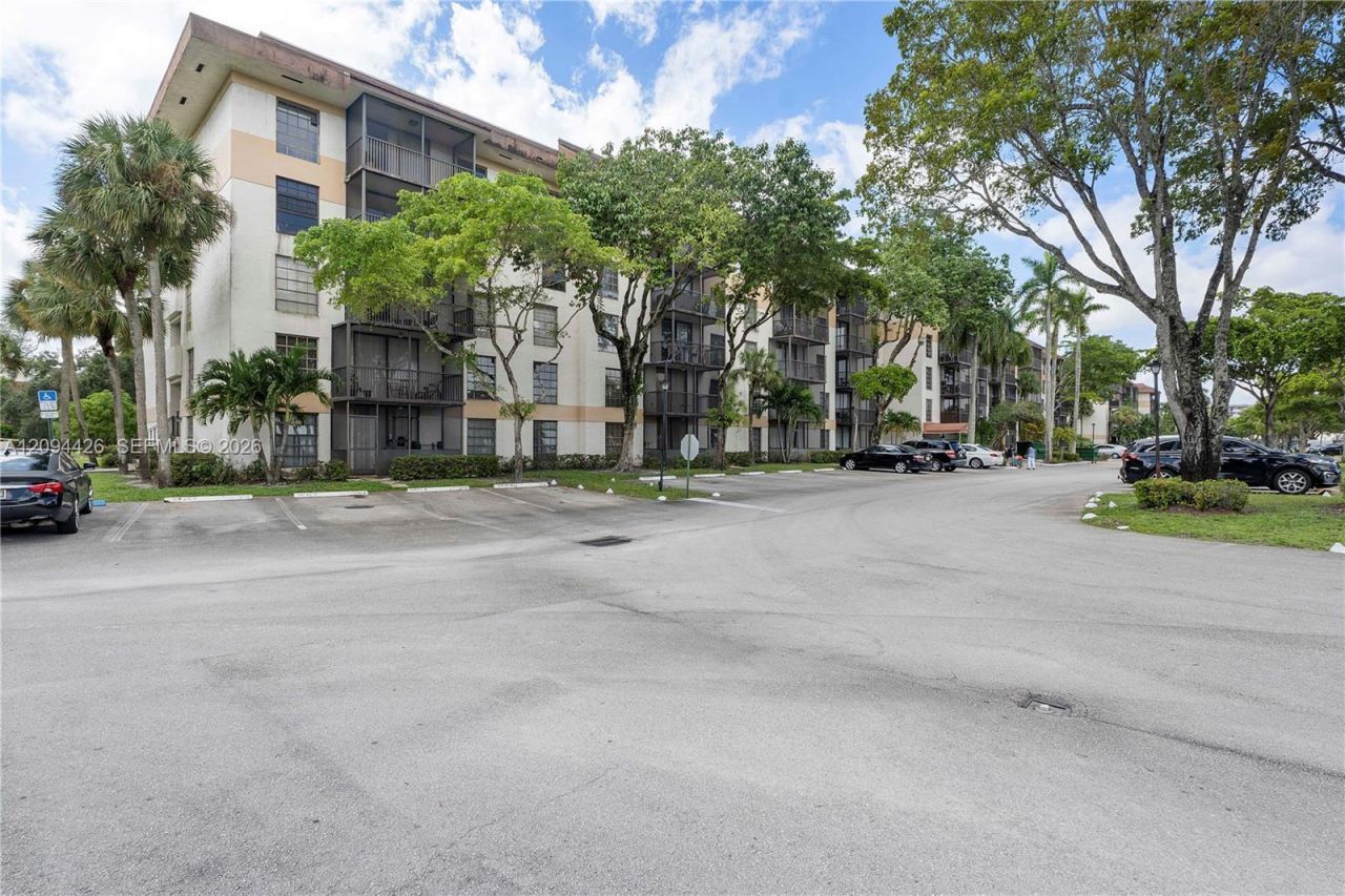 5550 NW 44th St , Unit 417B, Lauderhill, FL 33319 Photo