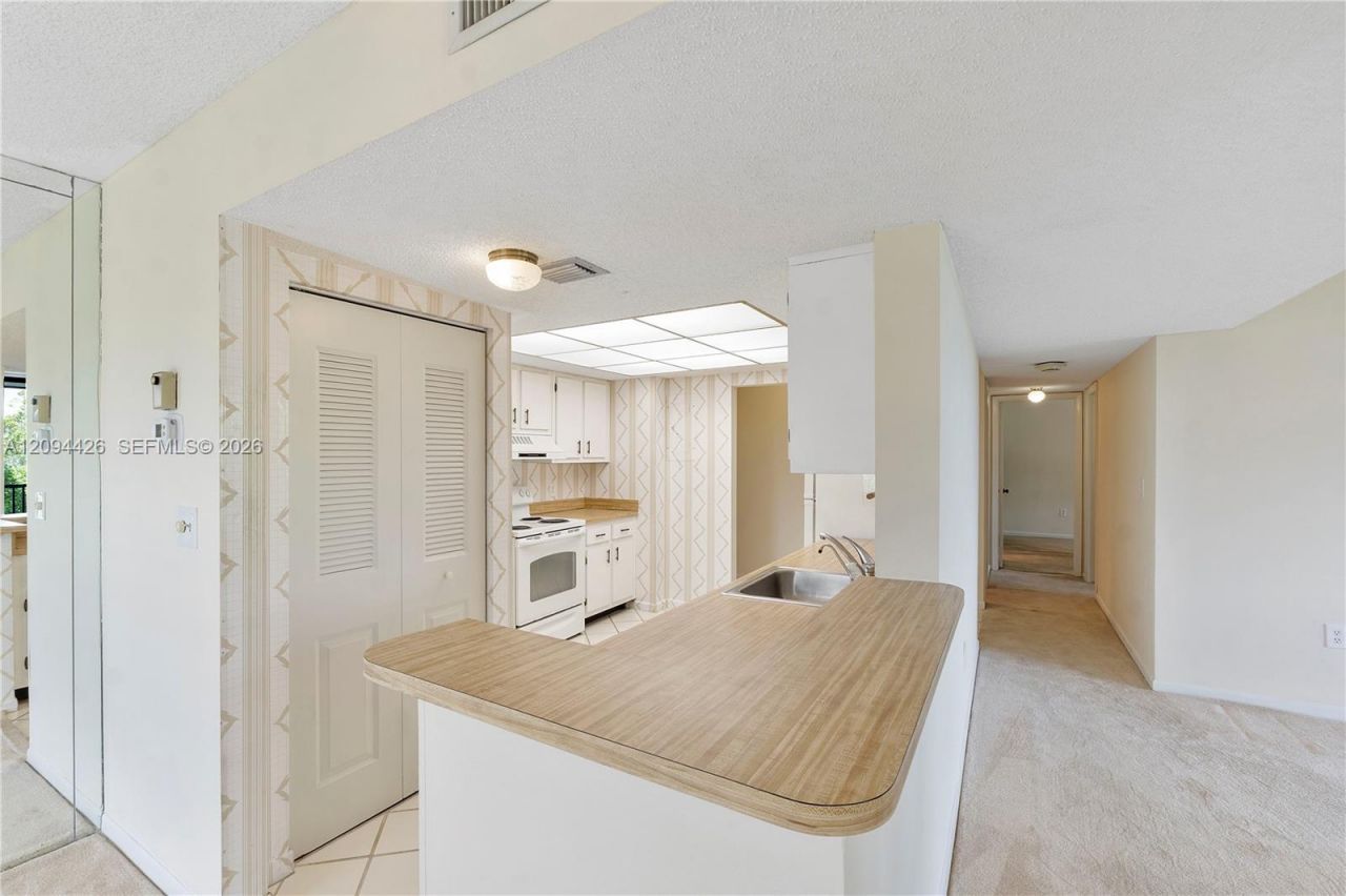 5550 NW 44th St , Unit 417B, Lauderhill, FL 33319 Photo