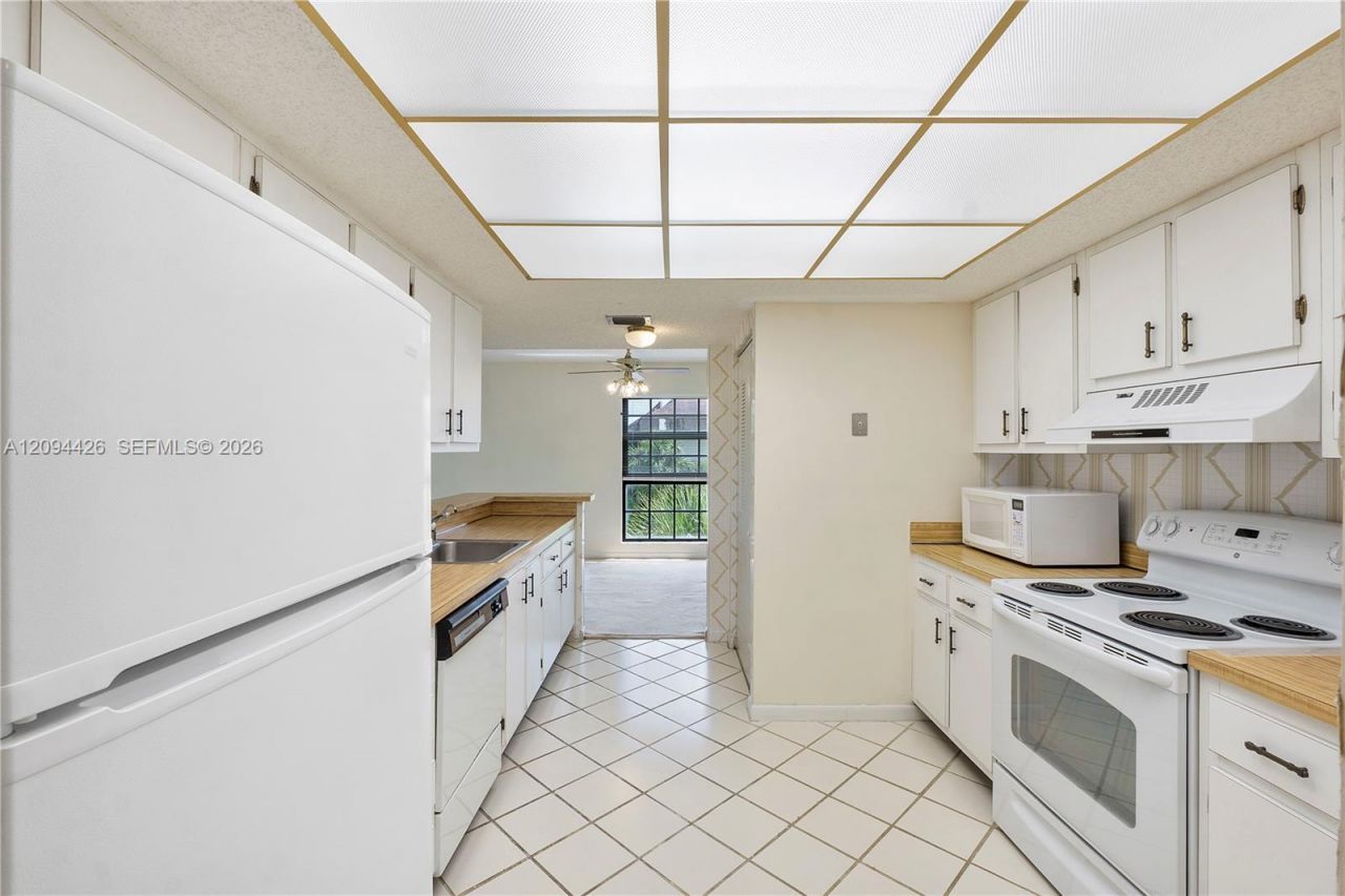 5550 NW 44th St , Unit 417B, Lauderhill, FL 33319 Photo