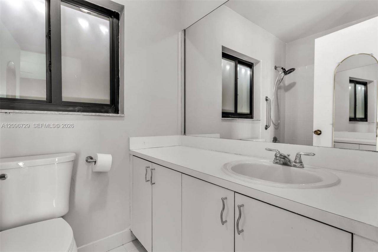 13122 SW 200th Ter , Miami, FL 33177 Photo