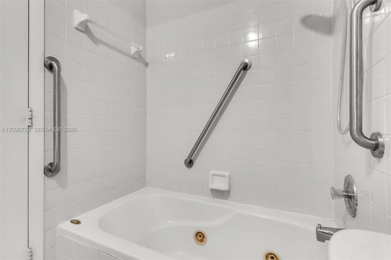 13122 SW 200th Ter , Miami, FL 33177 Photo