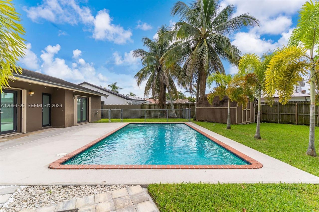 13122 SW 200th Ter , Miami, FL 33177 Photo