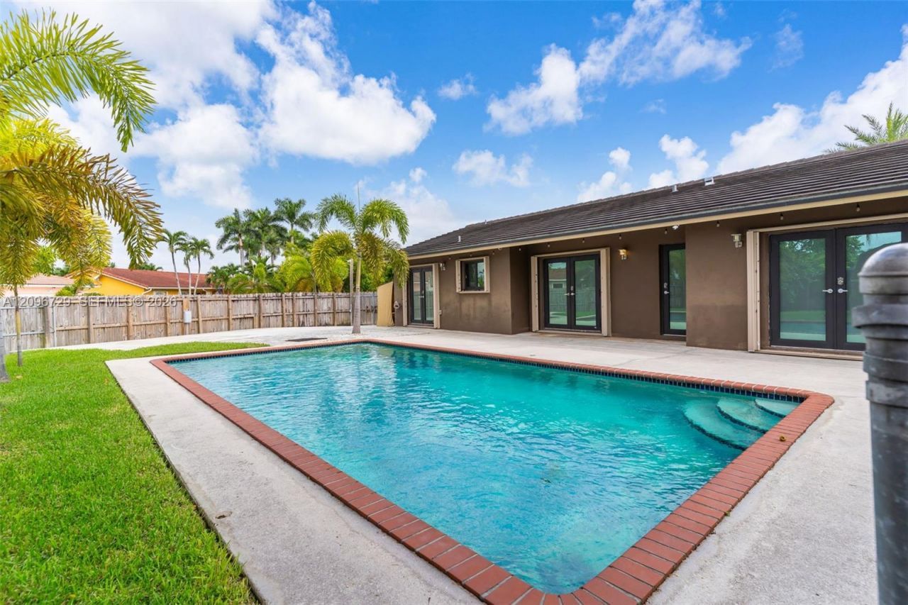 13122 SW 200th Ter , Miami, FL 33177 Photo