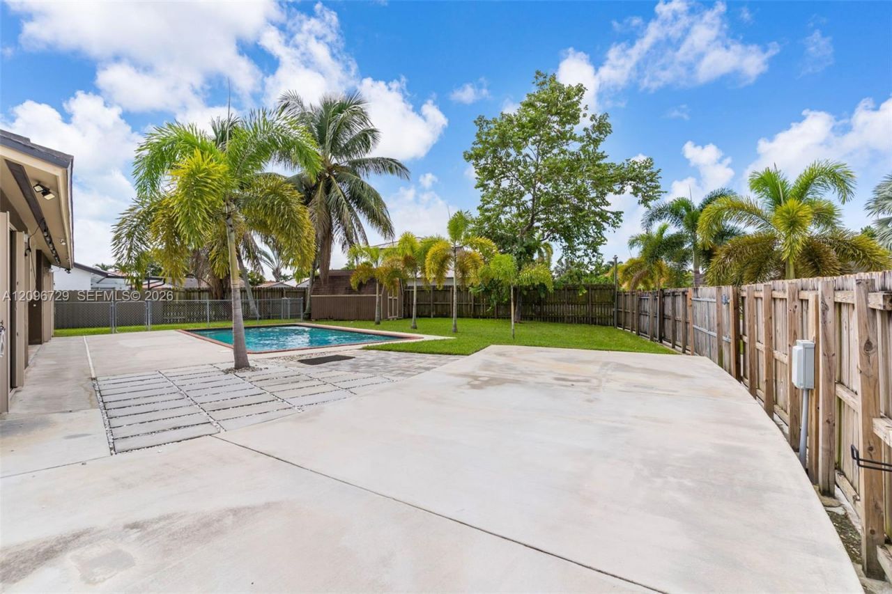 13122 SW 200th Ter , Miami, FL 33177 Photo