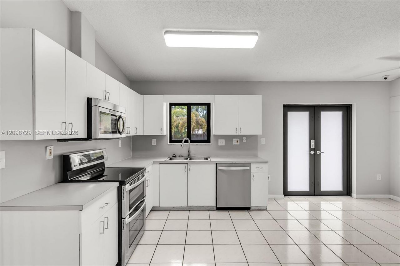 13122 SW 200th Ter , Miami, FL 33177 Photo