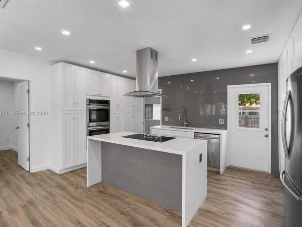 1081 NE 166th St , North Miami Beach, FL 33162