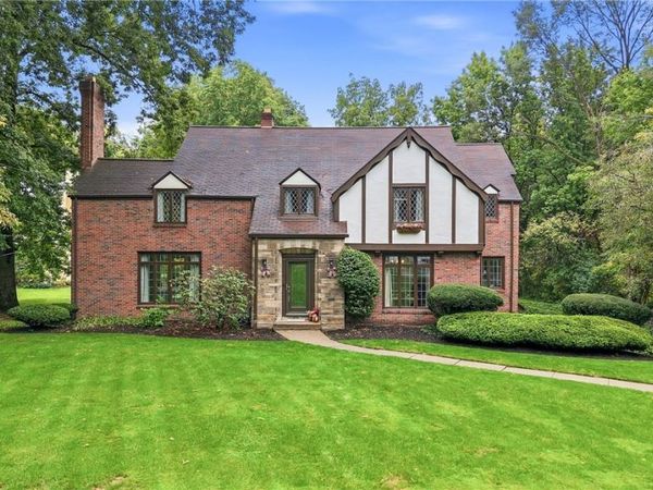 1000 Colonial Drive, Youngstown, OH 44505